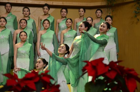 女声合唱湖州民歌《蚕花廿四分》。