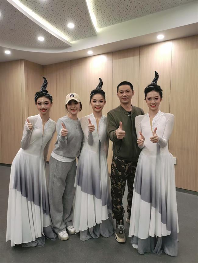 诗月合影.jpg
