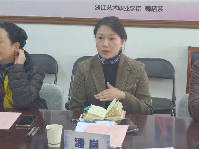 潘岚.jpg